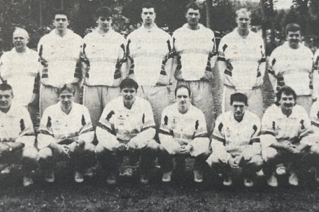 Die FLBB-Herren, die 1993 in Malta antraten, mit Jean Kalmes (stehend, 5.v.r.)