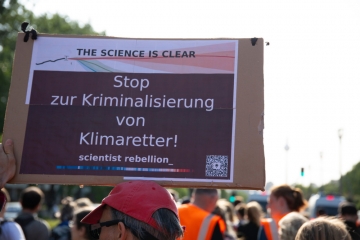 Kontroverse / UN fordert nach Razzia: Klimaaktivisten müssen geschützt werden