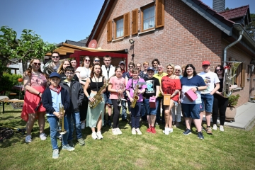 Steinsel / Ein Pfingstwochenende mit Hämmelsmarsch, Puppen und Politik 