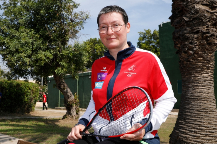 Mit 50 Jahren / Sandra Denis, die Grande Dame des Squash-Courts