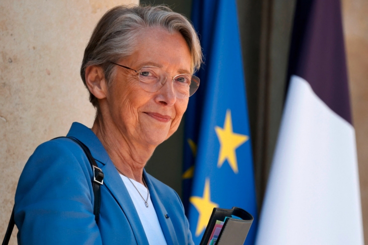France / Borne dénonce les racines pétainistes du RN, Macron la recadre