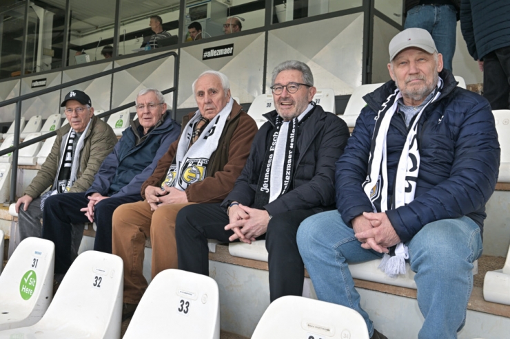 Esch / Geschicht vun enger Frëndschaft an de Faarwe Schwaarz a Wäiss