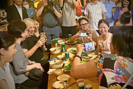 Begeisterung über Selfies mit einem Premierminister in Hanoi