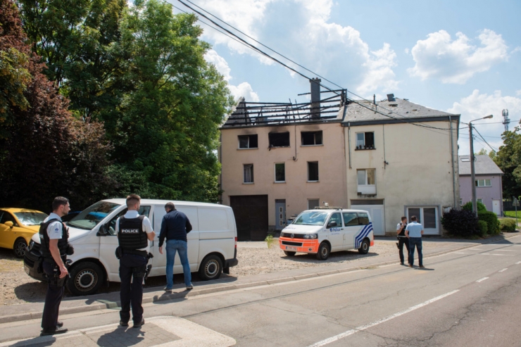 Brand in Wohngebäude / 81-Jährige erstickt bei Feuer in Athus – Feuerwehrmann schwer verletzt