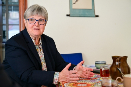 Agnès Rausch engagiert sich seit vielen Jahren in der Flüchtlingshilfe. Sie war von 2000 bis 2015 Mitglied des Staatsrates und maßgeblich an der Gründung des Jesuit Refugee Service (JRS) in Luxemburg beteiligt.