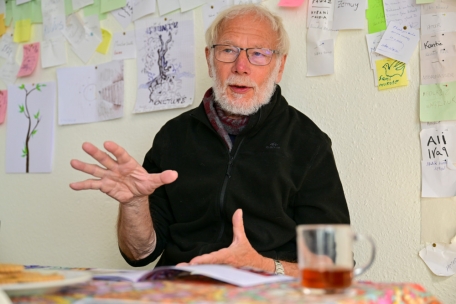 Pater Philippe Demeestère vom Jesuit Refugee Service hilft Migranten an der französischen Kanalküste. Der 73-jährige Geistliche war kürzlich zu Besuch in Luxemburg. 