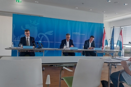 Wirtschaftsminister Franz Fayot, Wohnungsbauminister Henri Kox und Mittelstandsminister Lex Delles