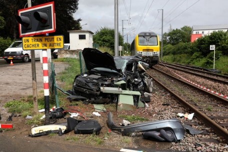 Geschwindigkeit und Alkohol gehören zu den häufigsten Ursachen für Verkehrsunfälle. An dritter Stelle folgt gefährliches oder leichtsinniges Fahrverhalten, zum Beispiel bei Bahnübergängen.