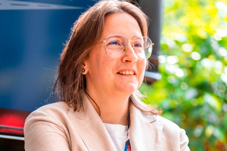 FIA / Deborah Mayer: „Der Motorsport bietet Frauen eine ganze Reihe von Berufsmöglichkeiten“