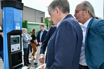 Elektromobilität / Steinbrücken: Neue Ladestationen auf der Tankstelle an der A4 eingeweiht