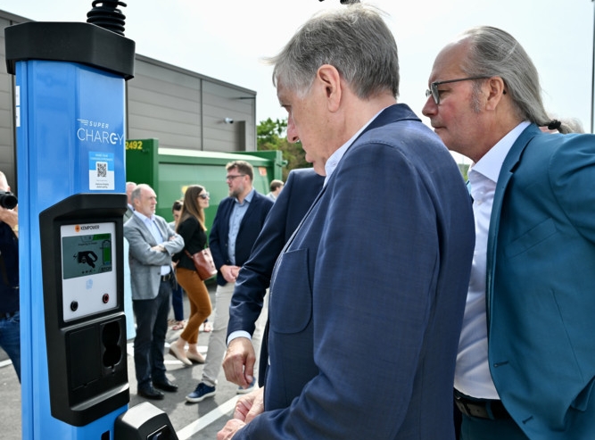 Elektromobilität / Steinbrücken: Neue Ladestationen auf der Tankstelle an der A4 eingeweiht