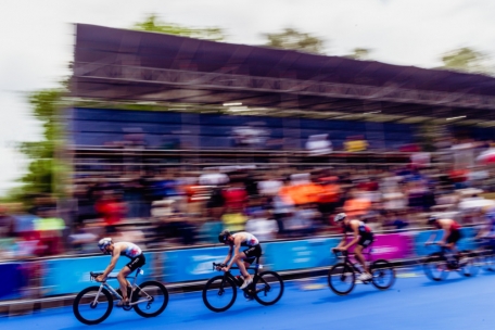 Bob Haller (2.v.l.) lag bis zu seinem Sturz gut im Rennen