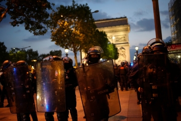 Lage beruhigt sich / Gewaltsame Proteste in Frankreich flauen weiter ab – Macron trifft betroffene Bürgermeister