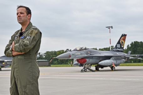 Alles im Blick: Einer der portugiesischen Piloten, die derzeit in Litauen stationiert sind