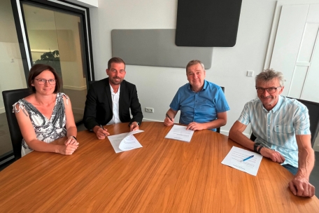 Die Parteien CSV und LSAP haben den Koalitionsvertrag am 21. Juni unterzeichnet. V.l.: die Dritte Schöffin Mireille Duprel (LSAP), der Erste Schöffe Yves Cruchten (LSAP), Bürgermeister Michel Wolter (CSV) und der Zweite Schöffe Frank Pirrotte (CSV)