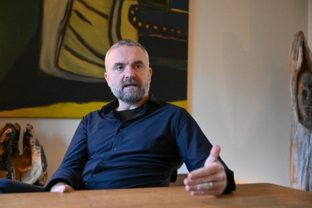 Steve Faltz, LSAP, 4.514 Stimmen: Der 50-Jährige ist Bauingenieur, lebt im Dellhéicht-Viertel und arbeitet im Sportministerium. Seit 2020 ist Faltz Präsident der Escher LSAP-Sektion und war bei den Gemeindewahlen deren Spitzenkandidat. Faltz ist verheiratet und u.a. Präsident des Escher Volleyballclubs. Als Hobby-Imker produziert er den Stadthonig „HunnEsch“. 