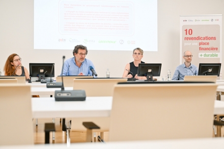 Antoniya Argirova (ASTM), Jean-Louis Zeien („Commission Justice et Paix“), Martina Holbach (Greenpeace Luxemburg) und Julian Bernstein (Etika)