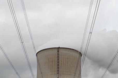 Ein Kühlturm in Cattenom