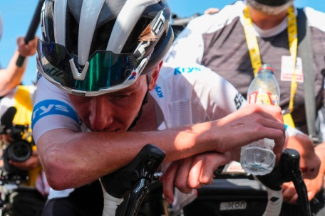 Tadej Pogacar war am Mittwoch völlig am Ende seiner Kräfte