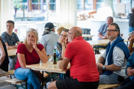 Geselliges Beisammensein gehört zu der Festa wie die Statements gegen Rechts