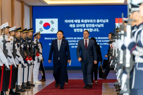 Auf Einladung von Xavier Bettel wird Yoon Suk-yeol in naher Zukunft nach Luxemburg reisen. Zudem wird Luxemburg im November eine Botschaft in Seoul eröffnen.