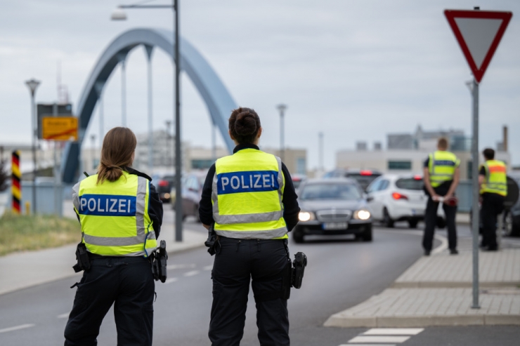 Deutschland / „Schleuser werden zunehmend brutaler“: Polizei fordert mehr Personal