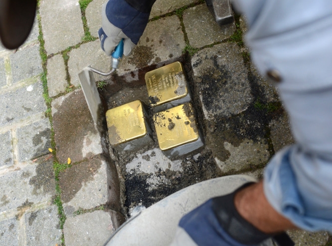 Stolpersteine in Esch (1) / Erinnerungen an die Familie Adler: von der Brillstraße 38 nach Auschwitz