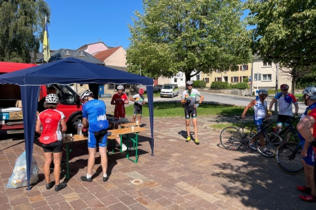    Energie tanken: Momentaufnahme an der Verpflegungsstation in Bech