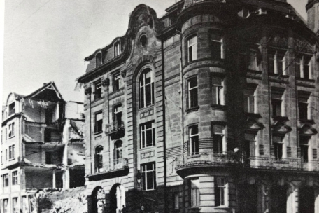 Le 9 ao&ucirc;t 1945 une bombe d&eacute;truit l&rsquo;H&ocirc;tel Staar (anciennement &bdquo;Grand Bazar Champagne&ldquo;)