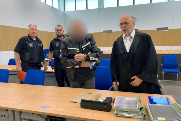 Trier / Prozessbeginn gegen mutmaßlichen Steinewerfer: Entschuldigung zum Auftakt