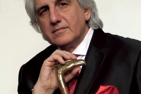 Daniel Salvatore Schiffer est philosophe, &eacute;crivain, professeur d&rsquo;esth&eacute;tique et de philosophie de l&rsquo;art et auteur d&rsquo;une trentaine de livres, dont &bdquo;Afghanistan &ndash; Chroniques de la R&eacute;sistance&ldquo; (Editions Samsa).