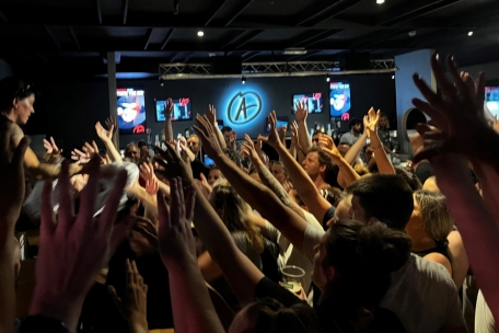 Gratis-Merchandising wurde nach der Absage an die Fans verteilt