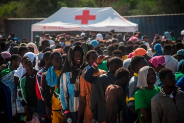 Italien / Mehr als 7.000 Migranten an einem Tag: Aufnahmezentrum auf Lampedusa überfordert