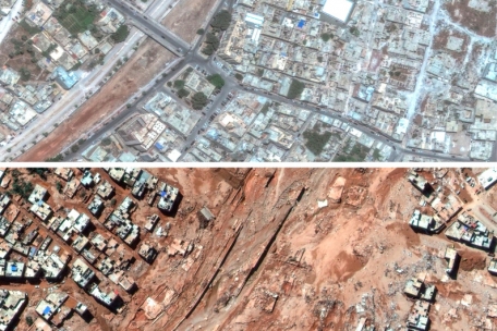 Diese Kombination von Satellitenbildern von Maxar Technologies zeigt einen Stadtteil von Darna am 1. Juli 2023 (oben) und dasselbe von der Flut geschädigte Gebiet am 13. September 2023