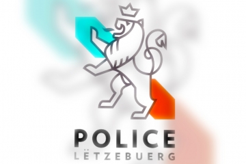 Zwei Verletzte / Männer fahren in Luxemburg mit Motorrad durch eine Demonstration –  dann wird ein Messer gezückt