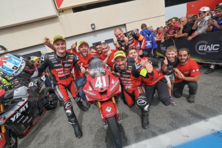 Hartes Erwachen beim Bol d’Or / Chris Leesch und sein Team feiern Titel, werden aber tags drauf disqualifiziert