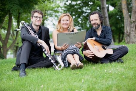 L’ Ensemble Noise Watchers unlimited: Max Mausen (clarinette basse), Marie-Reine Nimax (soprano) et Hany Heshmat (guitare)