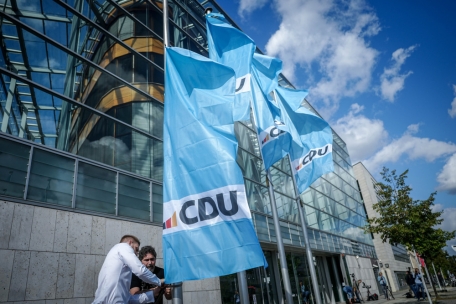 Deutschland / Neue Farben und alte Probleme: CDU mit anderem Logo