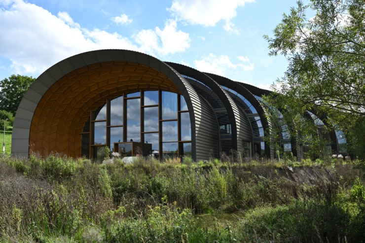 Unternehmen  / Mit Holz, Glas und Stahl von Manternach in die Welt