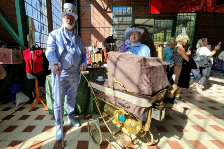 Seit zehn Jahren aktive Steampunks: Benoît und Marie-Paule aus Belgien