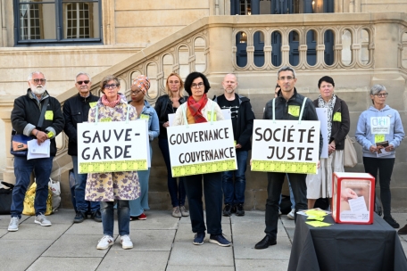Protestkultur / Hundert Prozent Zivilgesellschaft: Am Parlament demonstrieren Bürger ihren Unmut