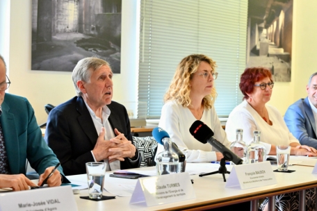 Urbanismusminister Claude Turmes, Mobilitätsminister François Bausch, Umweltministerin Joëlle Welfring („déi gréng“), die Sanemer Bürgermeisterin Simone Asselborn-Bintz (LSAP) und der Escher Bürgermeister Georges Mischo (CSV) stellten das neue Mobilitätskonzept vor