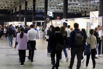 Jobmesse / Besuch bei „Unicareers“: Wie die Pandemie und hohe Wohnungspreise das Leben der jungen Generation beeinflussen