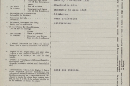 Jacques Abelis beantragt einen Personalausweis