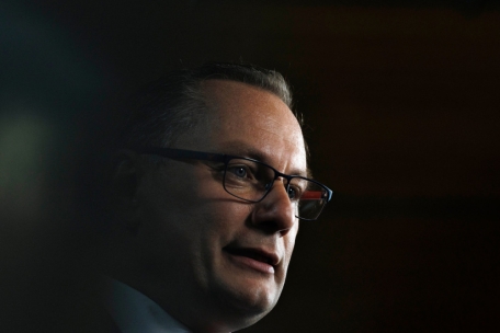 Deutschland / Tino Chrupalla im Spital – Ermittler: „Keinerlei Erkenntnisse“ über Angriff auf den AfD-Chef