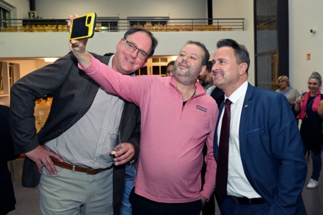 Xavier Bettel in seinem Element auf dem Wahlabend der DP in Junglinster zu Beginn der Woche