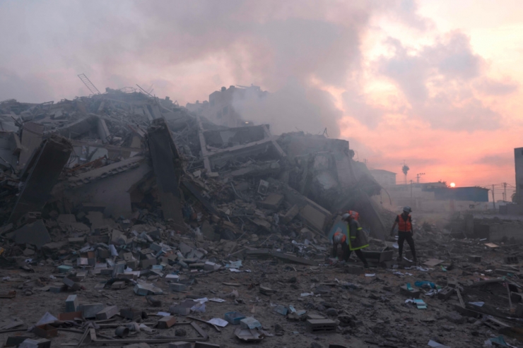 Tote und Verletzte / Israel schlägt nach Großangriff aus Gaza mit Bombardement zurück