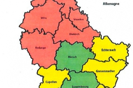 Kantone mit hohem (rot), mittlerem (gelb) und niedrigem Risiko (grün)
