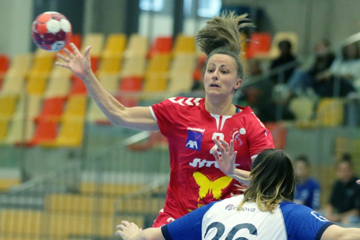 Handball / Kim Wirtz und die „Roten Löwinnen“ wollen „schnell dazulernen“