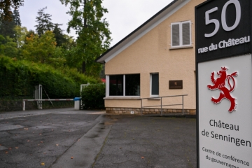 Koalitionsverhandlungen / Staatsfinanzen: Presse wird Zugang zu Schloss Senningen an Tag zwei verwehrt